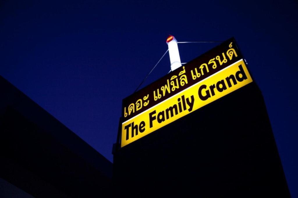 Hotel The Family Grand Udon Thani Exterior foto